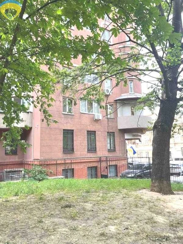 Продаётся 3х-комнатная квартира Лейтенанта Шмидта  в новом д