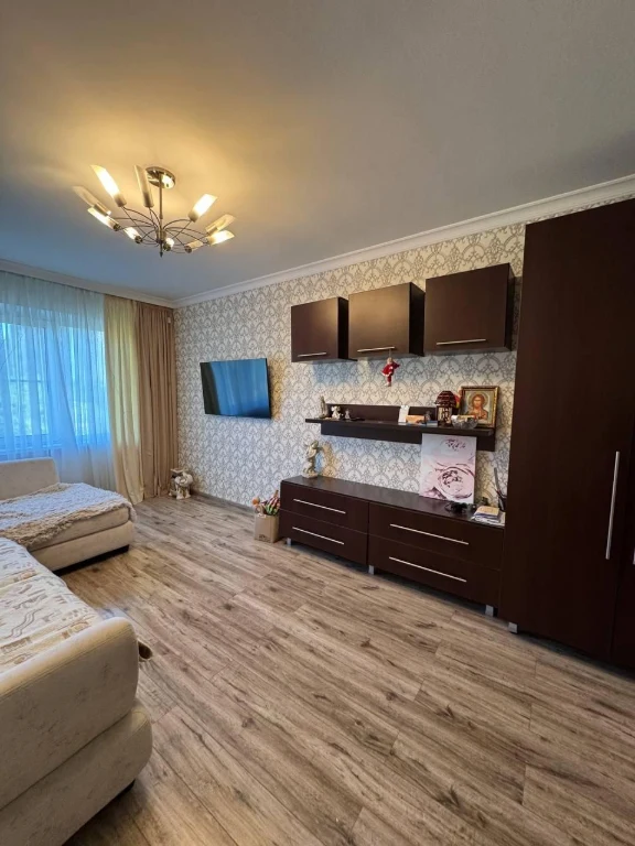 Продаж 3-кімнатної квартири на Десантному бульварі (3-368-81