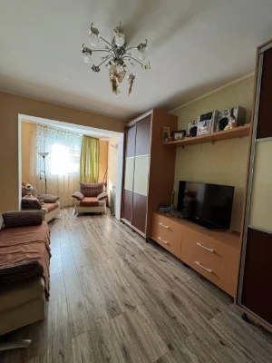 Продаж 3-кімнатної квартири на Десантному бульварі (3-368-81