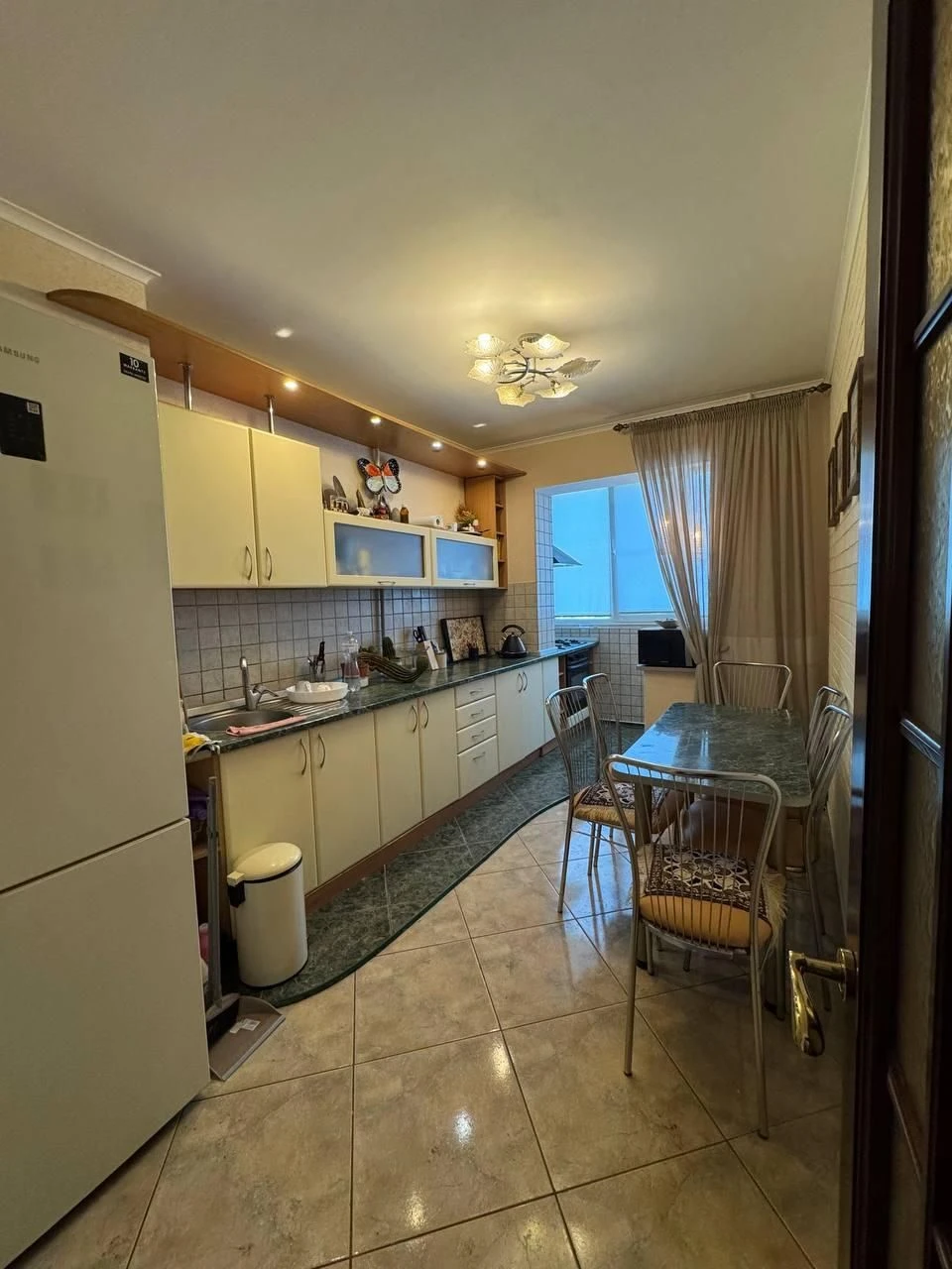 Продаж 3-кімнатної квартири на Десантному бульварі (3-368-81