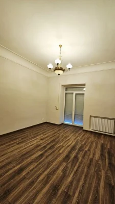 Продам трехкомнатную квартиру, сталинка, центр пр. Дмитрия Я