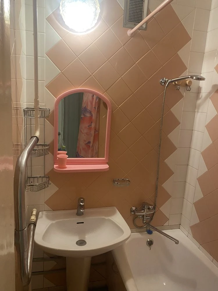 ПРОДАМ квартиру в центре ТАИРОВА