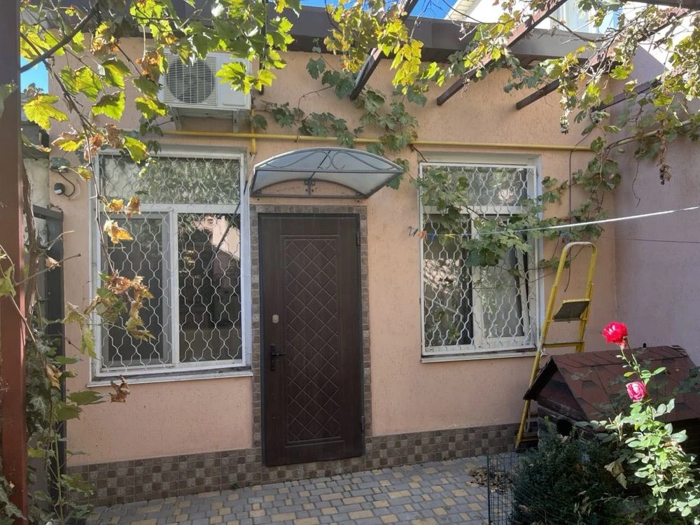 Продам квартиру+гостьовий будиночок разом