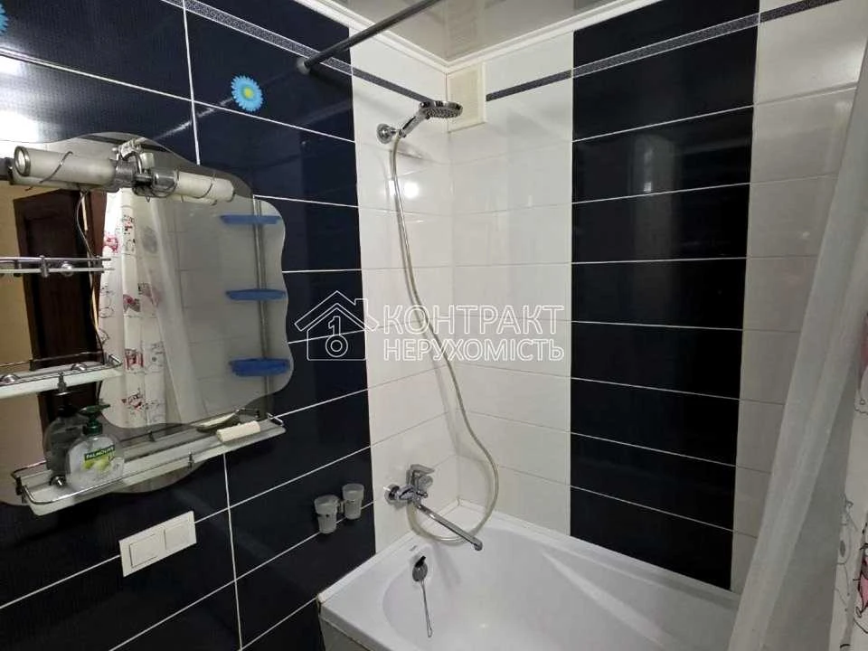 Apartment. Kharkiv, Traktorostudivnyky Ave.