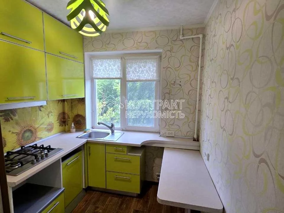 Apartment. Kharkiv, Traktorostudivnyky Ave.