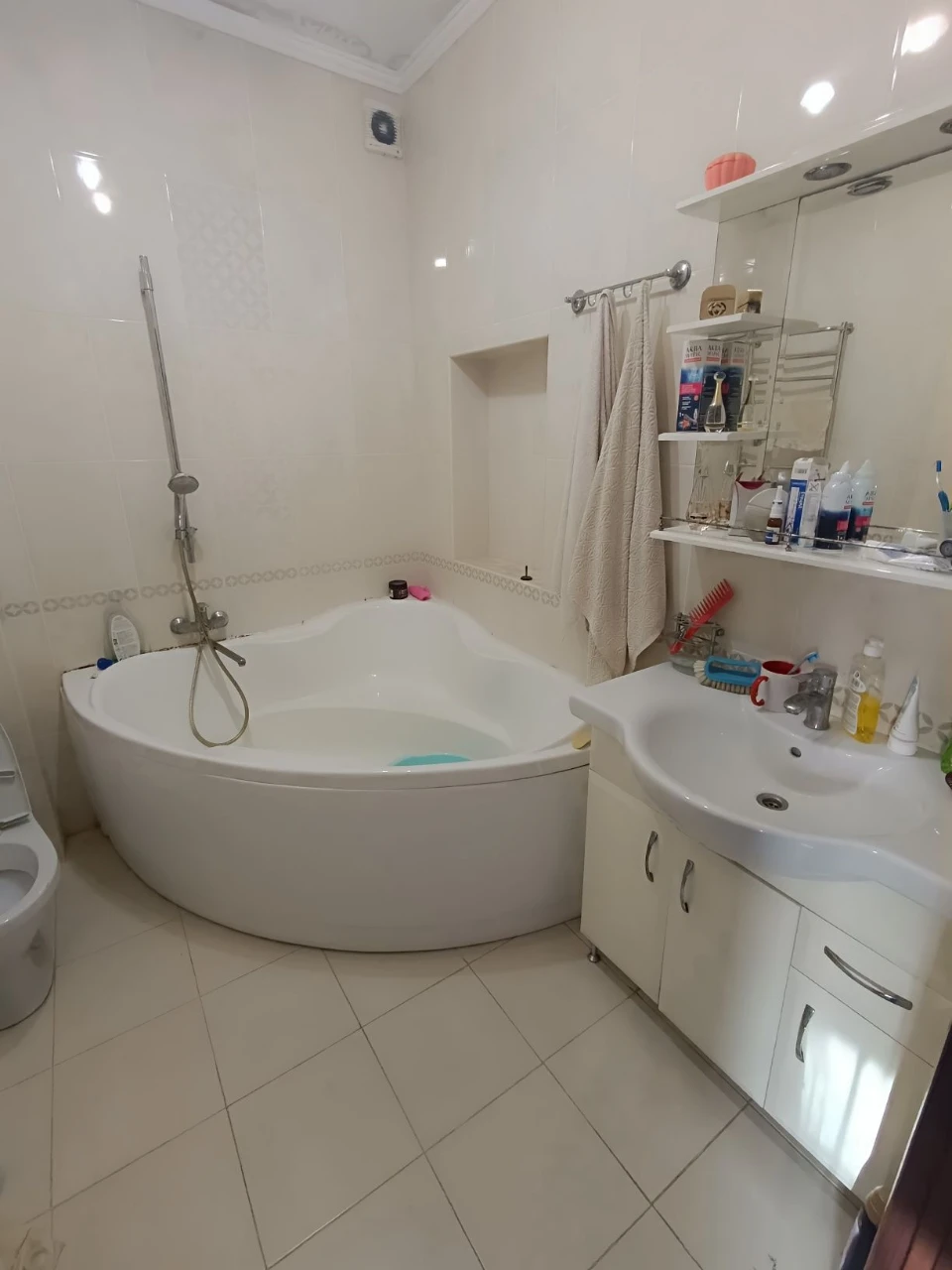 Продам 1 этаж 3 комнатную кв. Грушевского 39/1 к6 ЖК Лотос