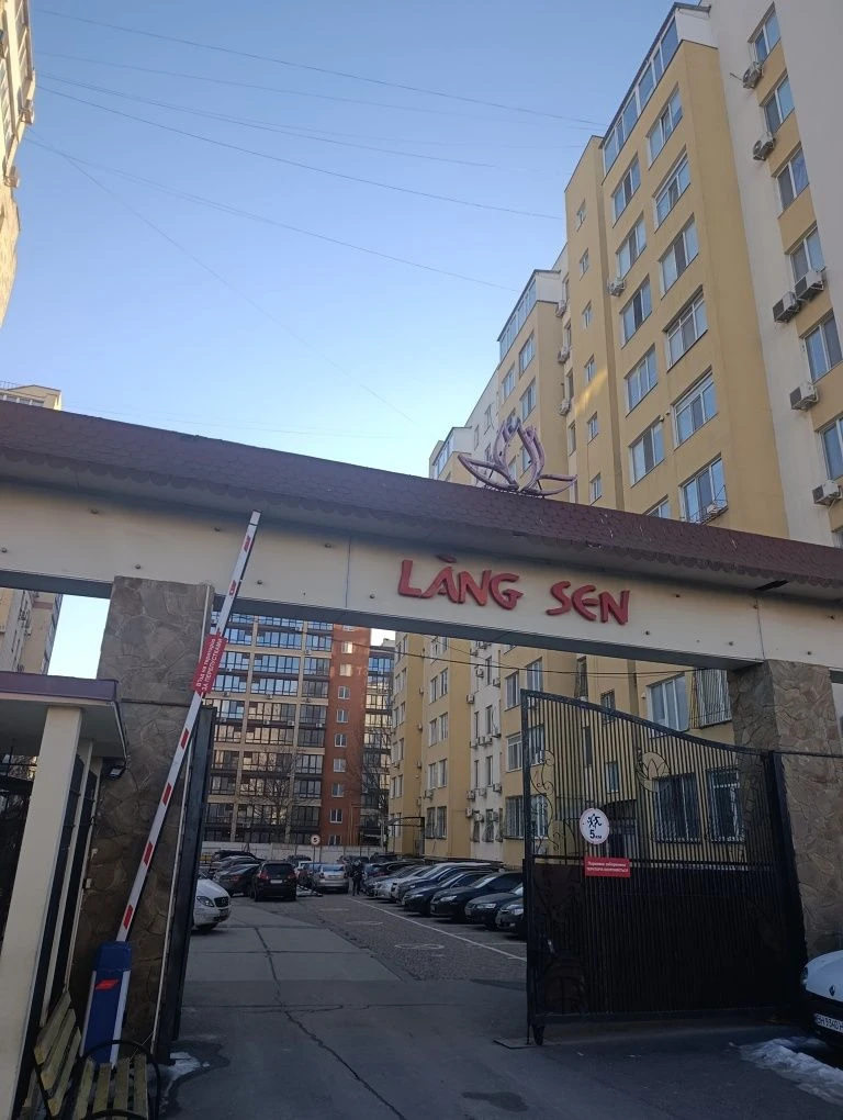 Продам 1 этаж 3 комнатную кв. Грушевского 39/1 к6 ЖК Лотос