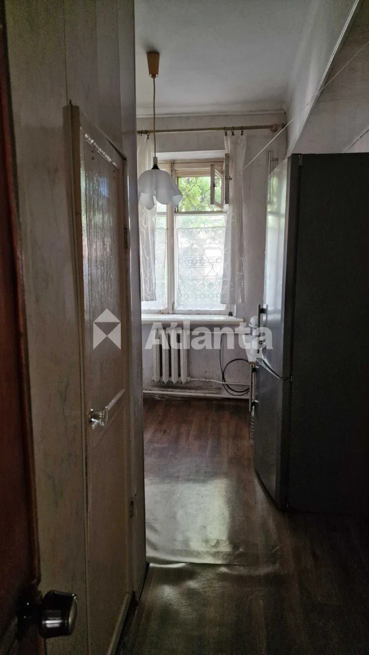2-комнатная квартира 44 м² со своим палисадником и гаражом.