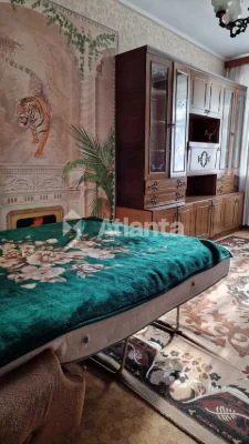 2-комнатная квартира 44 м² со своим палисадником и гаражом.