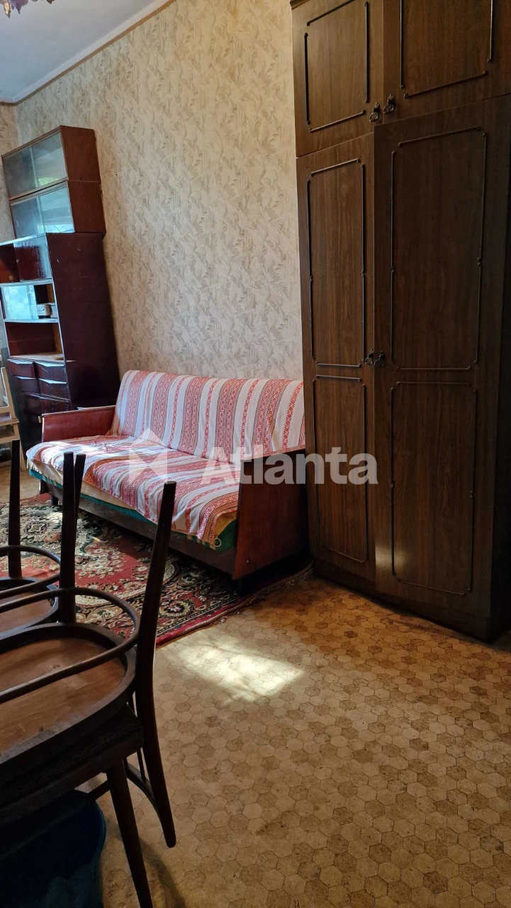 2-комнатная квартира 44 м² со своим палисадником и гаражом.