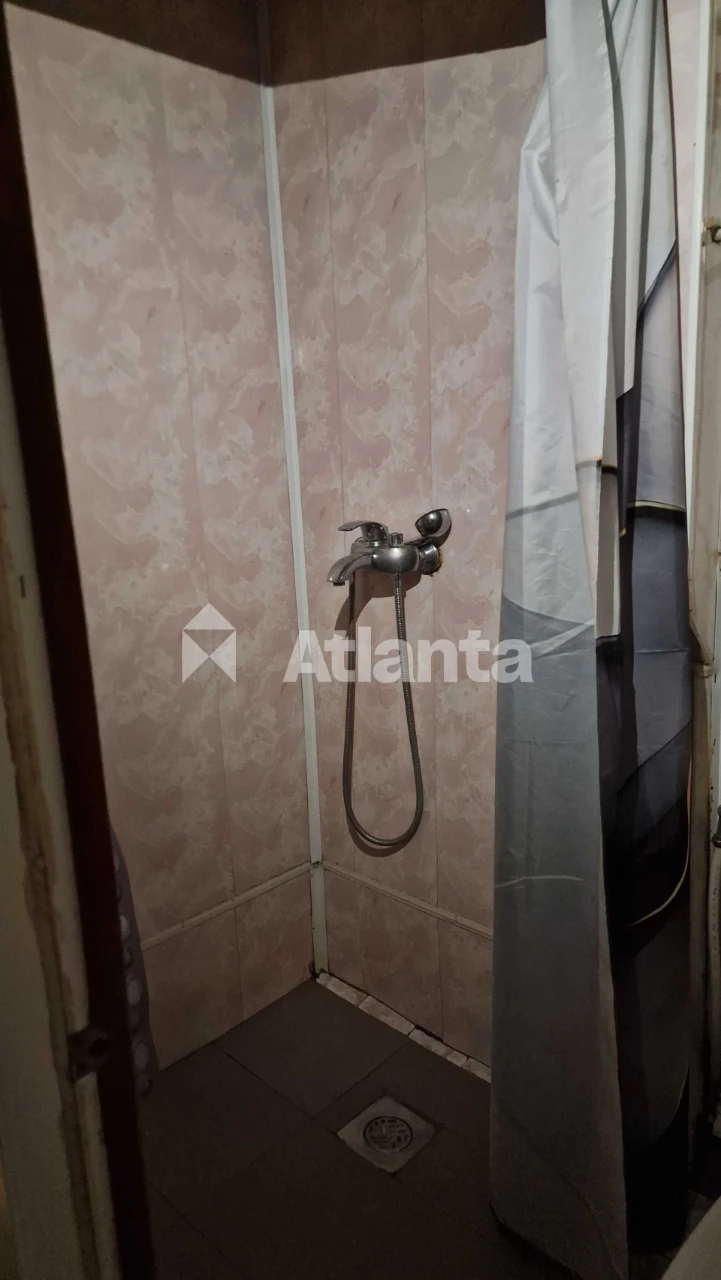2-комнатная квартира 44 м² со своим палисадником и гаражом.