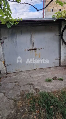 2-комнатная квартира 44 м² со своим палисадником и гаражом.