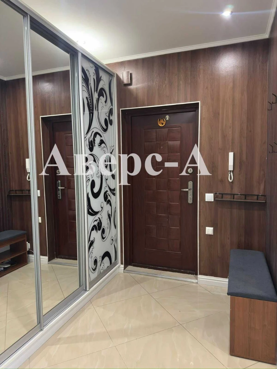 Продам 1-комнатную квартиру в кирпичном доме на Марсельской.