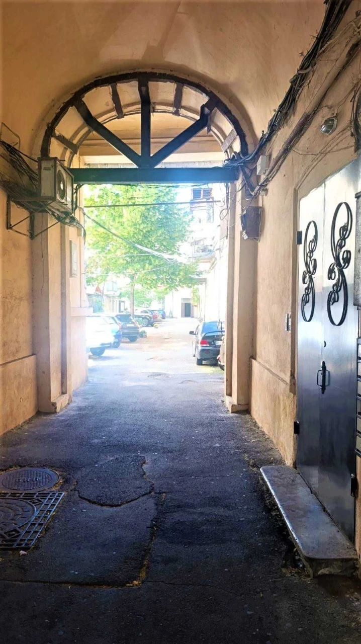 Эксклюзив Продам 2 комнатную квартиру возле Оперного театра