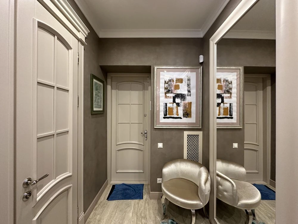 A luxurious apartment in an elite house on Frantzuzsky