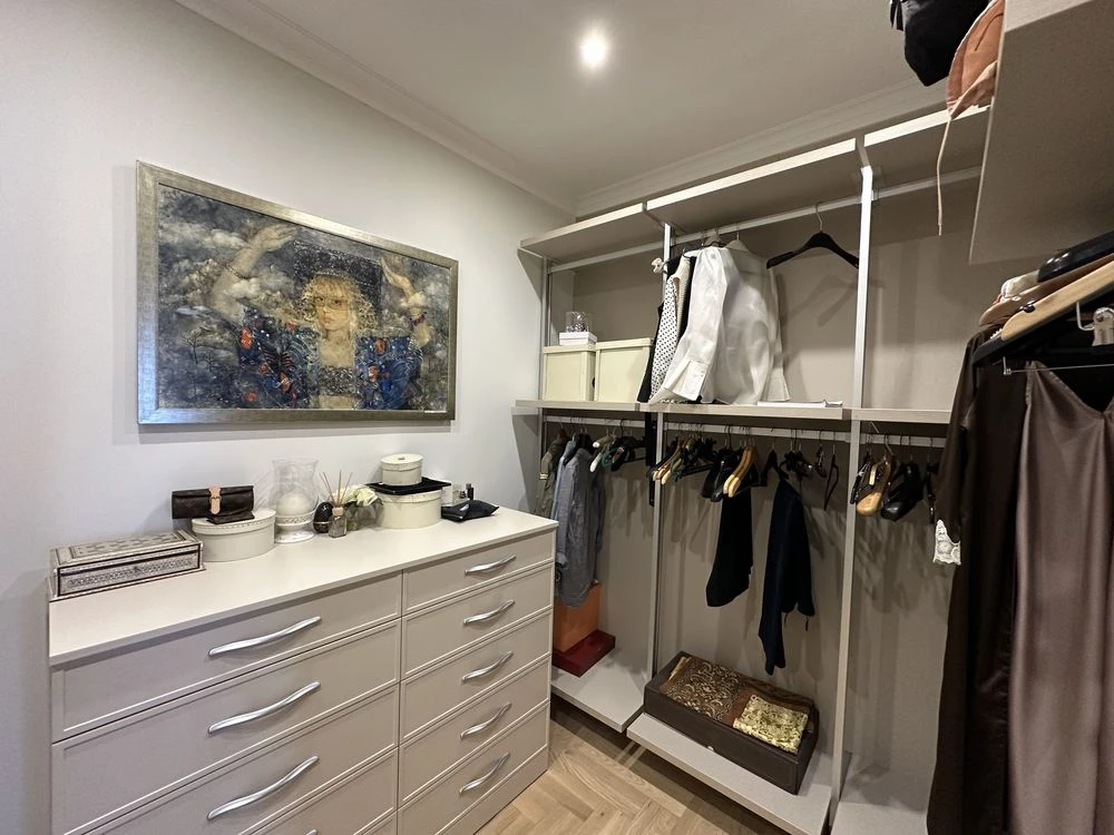 A luxurious apartment in an elite house on Frantzuzsky