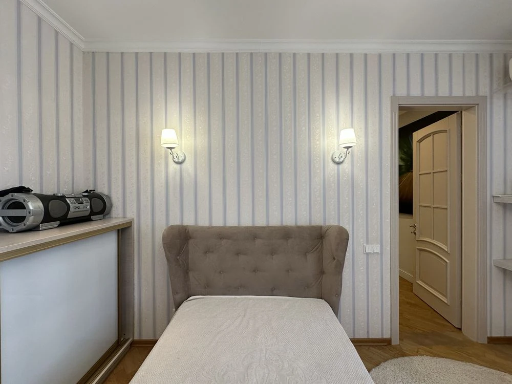 A luxurious apartment in an elite house on Frantzuzsky