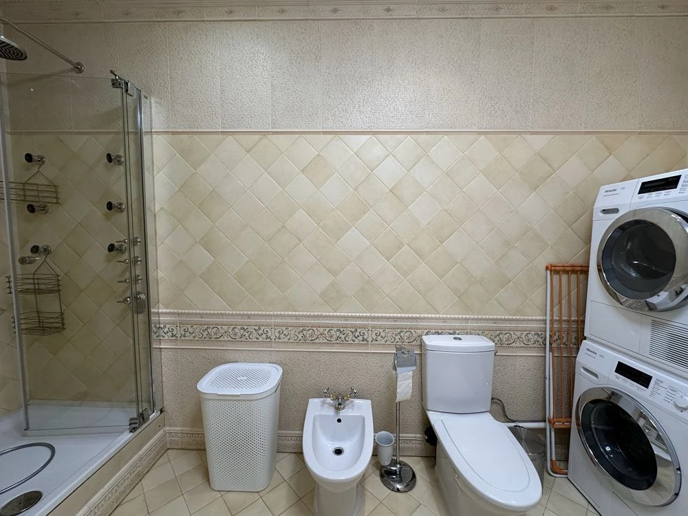 A luxurious apartment in an elite house on Frantzuzsky