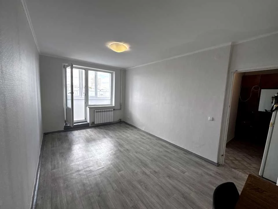 Apartment. Kharkiv, Peremohy Avenue.