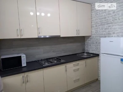 Продаж 1к квартири 41.5 кв. м на вул. Левка Лук'яненка 1 • I