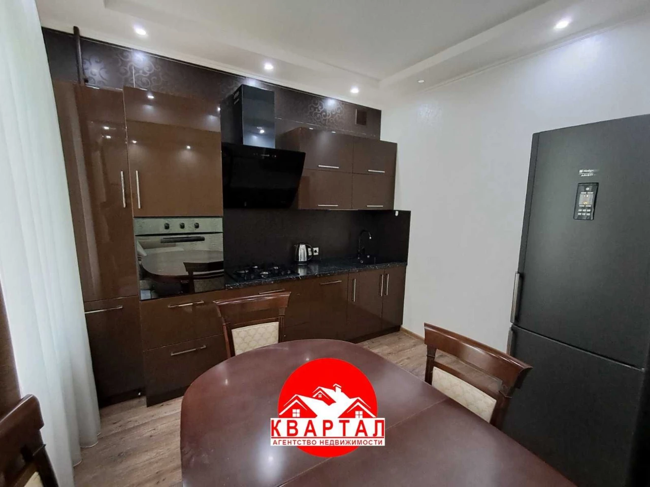 Продается 2-х комнатная полнометражная квартира на Мира с ка