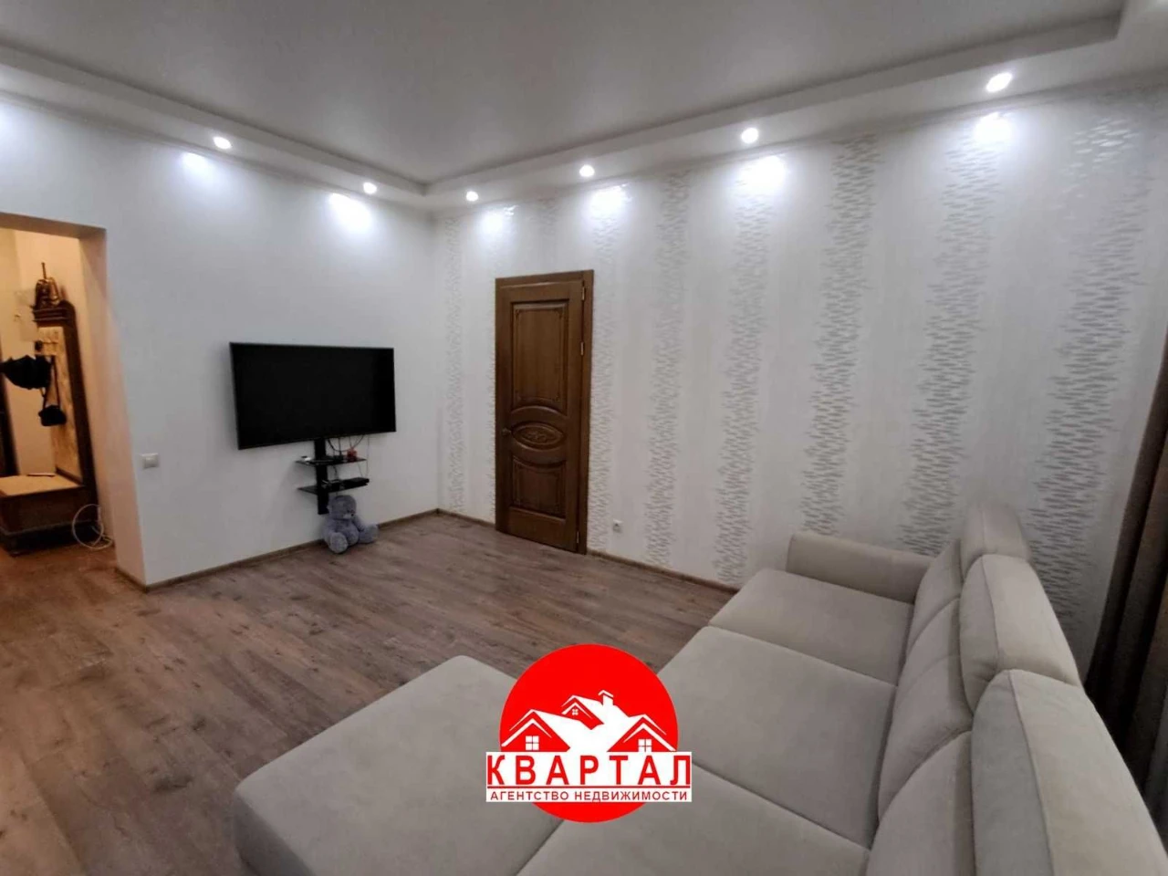 Продается 2-х комнатная полнометражная квартира на Мира с ка