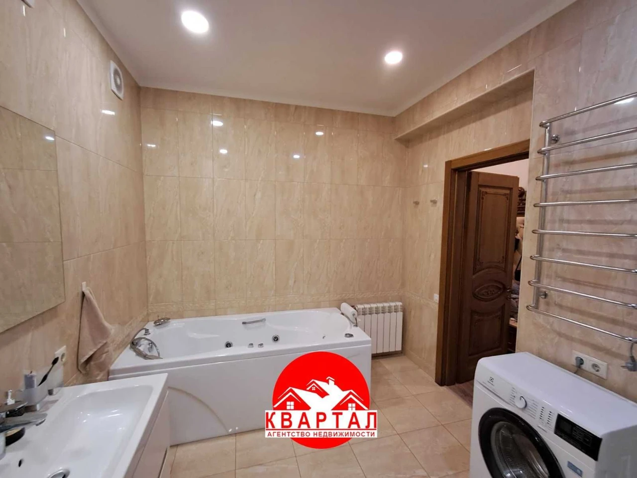 Продается 2-х комнатная полнометражная квартира на Мира с ка