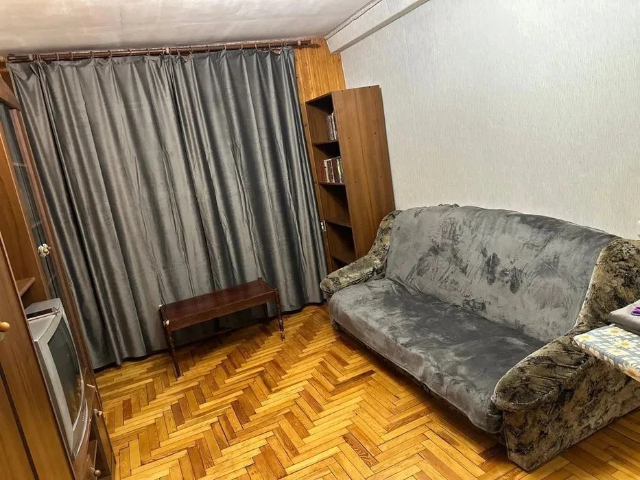 Продам 2 ком.кв по ул.Энтузиастов.