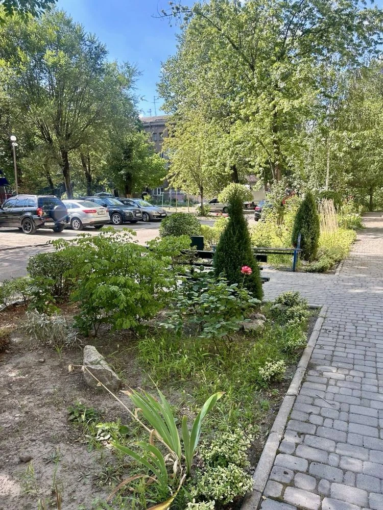 Продаж 2-кім.кв.  вул. Незалежної України 2/5 сталінка