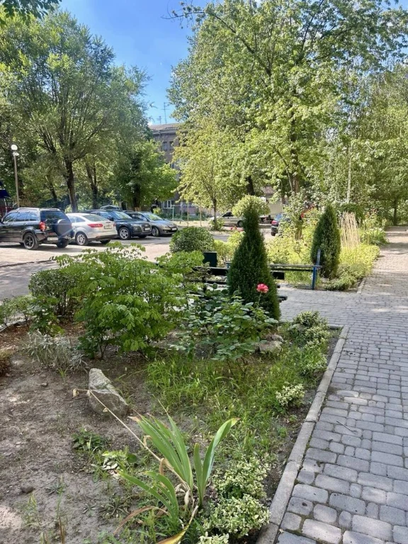 Продаж 2-кім.кв.  вул. Незалежної України 2/5 сталінка
