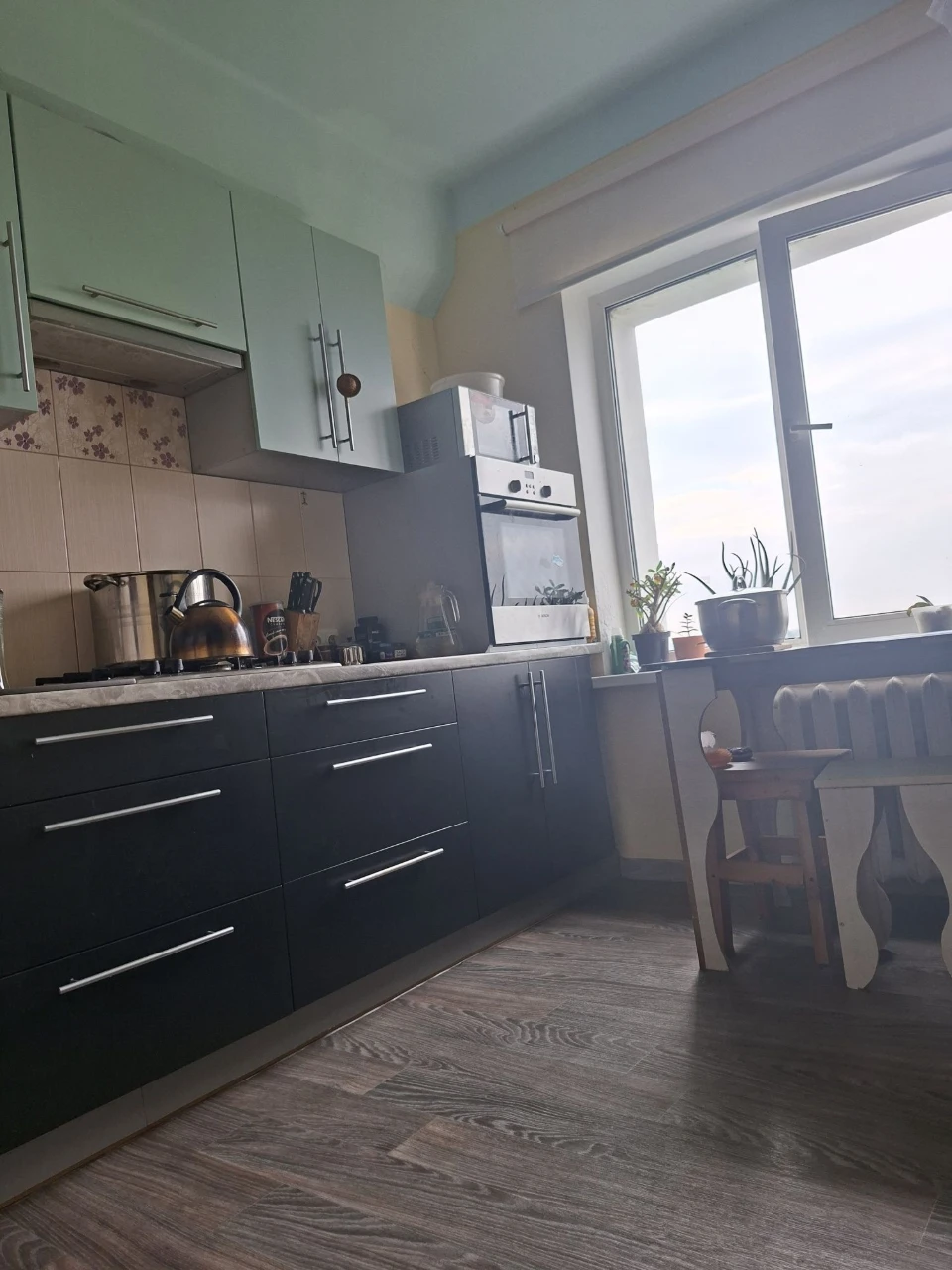 Продаётся 2х ком. Бородинский. ул. Ладожская  Торг  уместен!