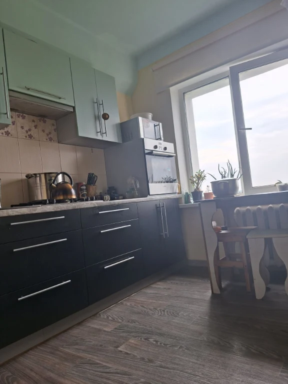 Продаётся 2х ком. Бородинский. ул. Ладожская  Торг  уместен!