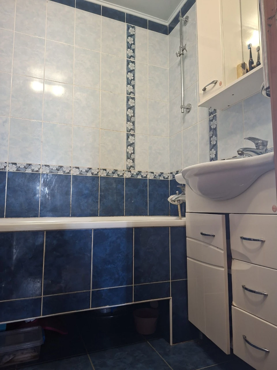 Продаётся 2х ком. Бородинский. ул. Ладожская  Торг  уместен!