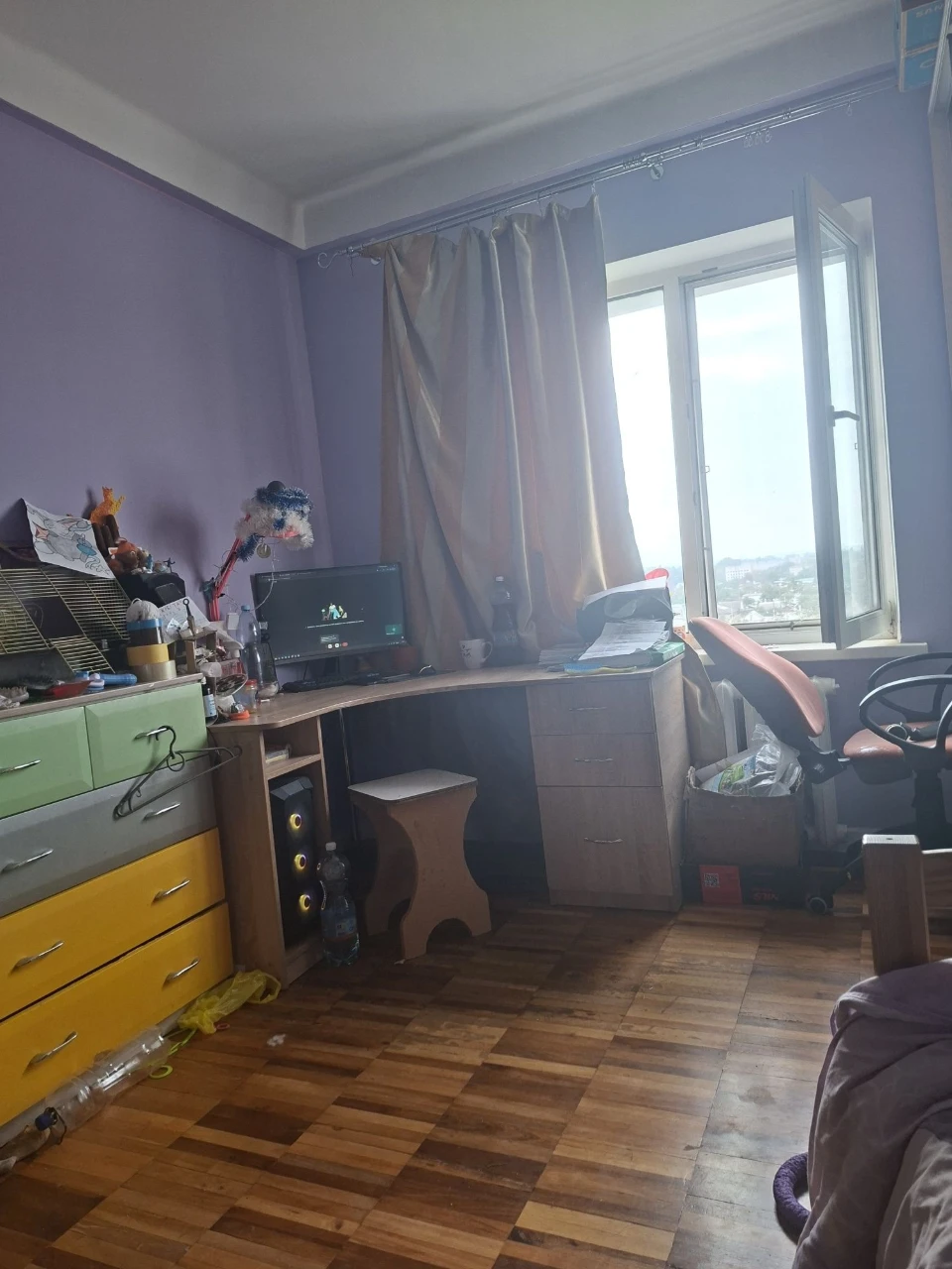 Продаётся 2х ком. Бородинский. ул. Ладожская  Торг  уместен!