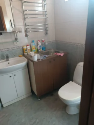 Продам двокімнатну в центрі