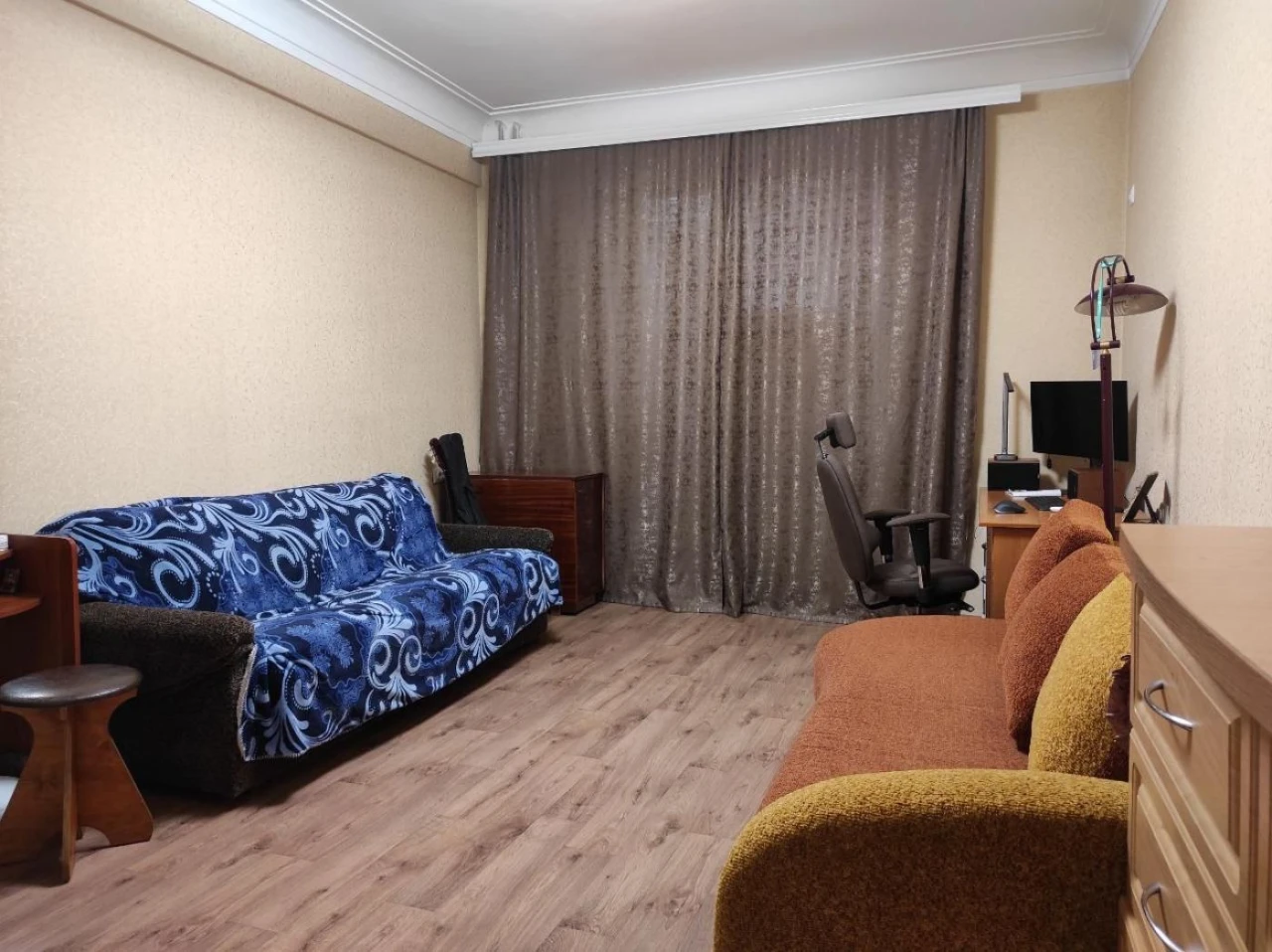 3-кімнатна кв. в центрі Олександрівського, закрита територія