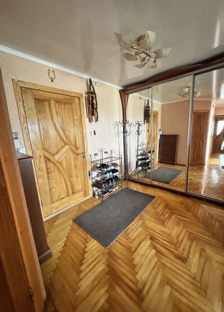 Продажа 3-ком. квартиры с ремонтом и видом на парк! Центр Хо