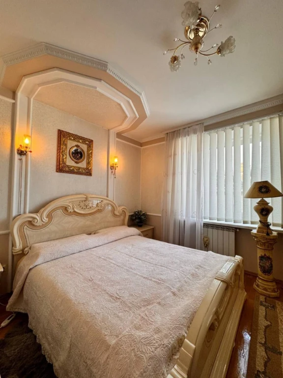 Продається 3 кімнатна Квартира з ремонтом
