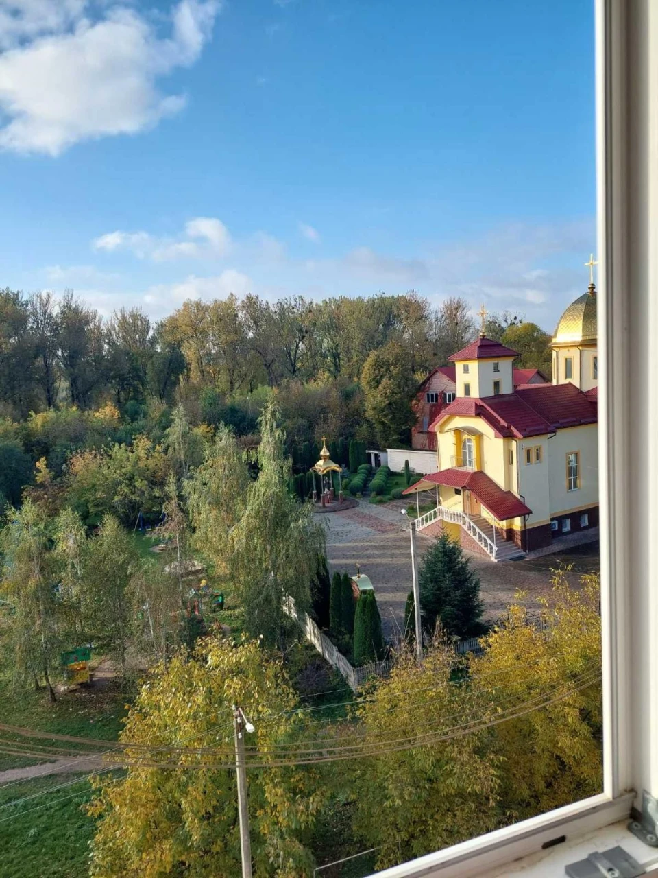 Продається 3 кімнатна Квартира з ремонтом