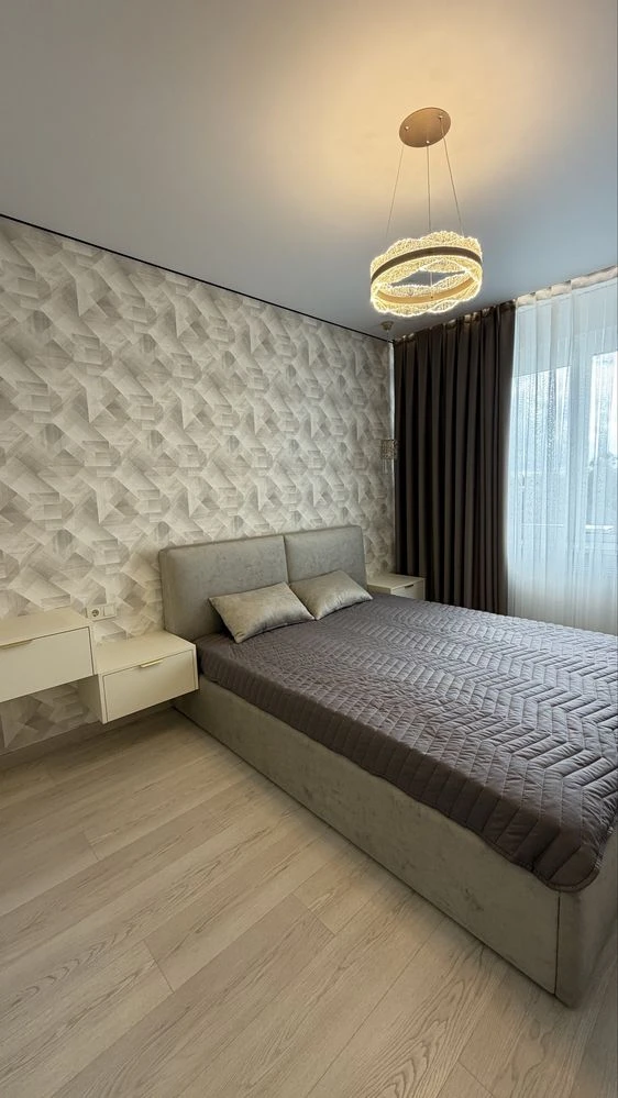 Продаж 1-кімнатної квартири 45 м² з ремонтом біля парку Шевч