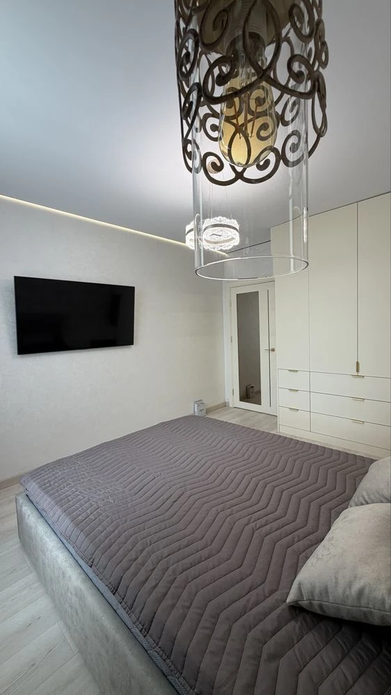 Продаж 1-кімнатної квартири 45 м² з ремонтом біля парку Шевч