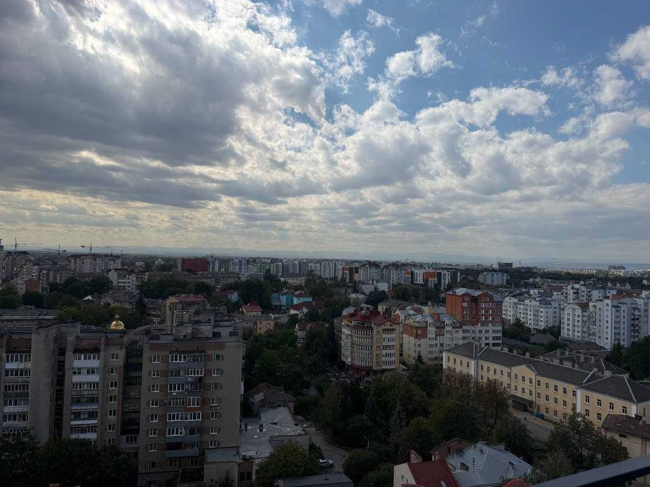 Нова видова квартира в центрі | 1-кімнатна | Повна комплекта