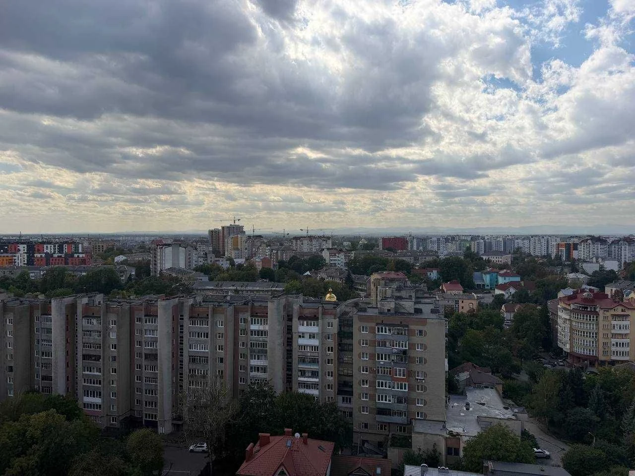 Нова видова квартира в центрі | 1-кімнатна | Повна комплекта
