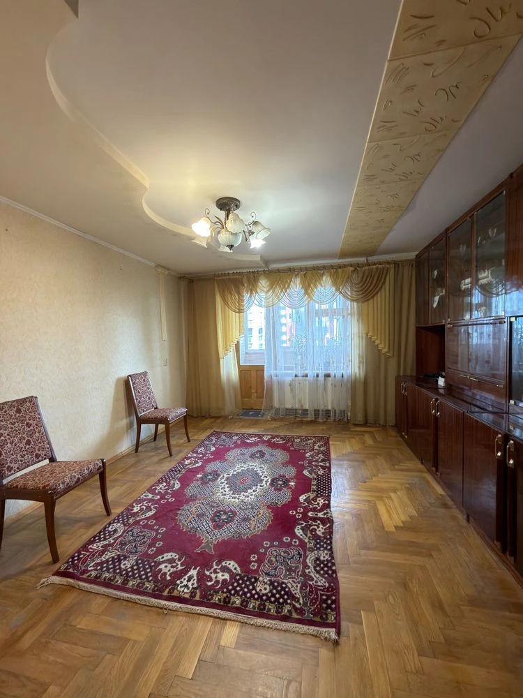 Продається 3- кімнатна квартра Сахарова, центр