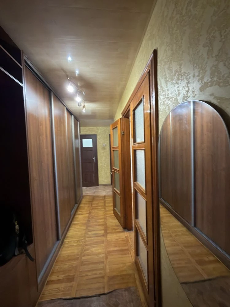 Продається 3- кімнатна квартра Сахарова, центр