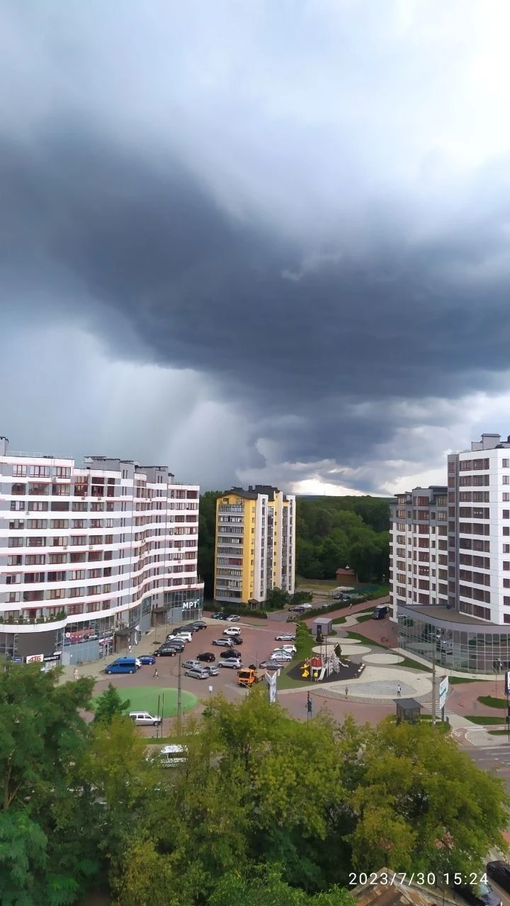 Продається 2х кімнатну квартиру в хорошій локації