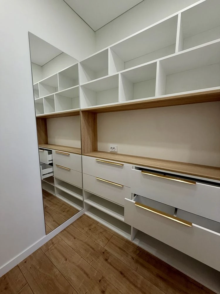 Півтора кімнатна .43кв.м.Ремонт.Меблі.Техніка.Без Комісііі д