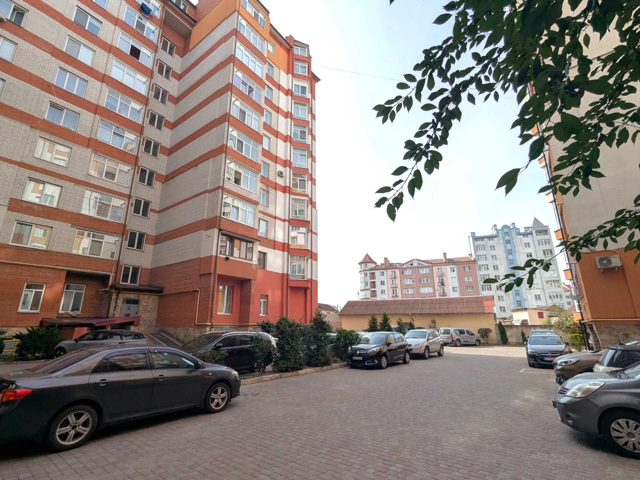 Велика 1к. квартира в новобудові з ремонтом