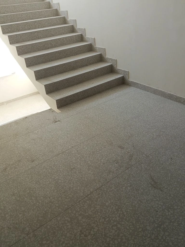 Продається 2ох кім квартира біля озера