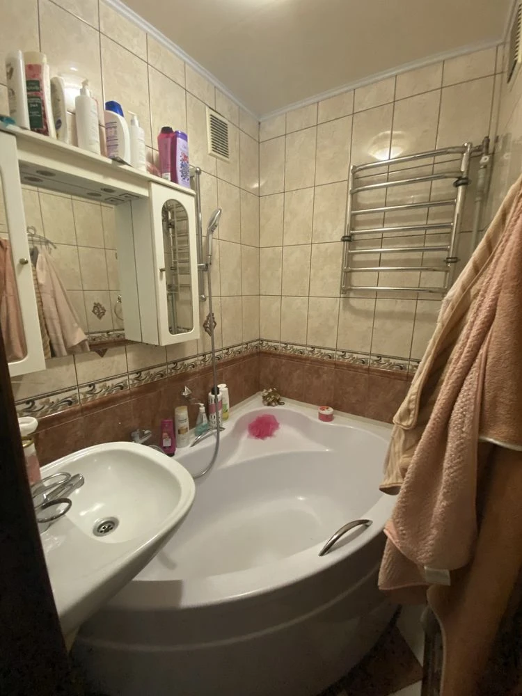 Продам  2к.квартиру, в р-н Кр.ринку, з Автономкою!